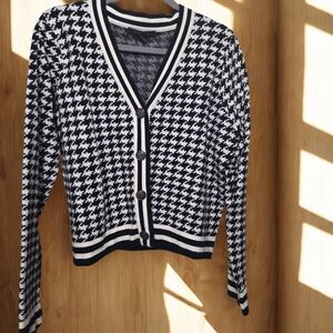 Classic Houndstooth Button-Front Cardigan Sweater - Black & White